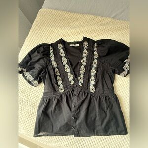 Abercrombie a
& Fitch Women’s Small Embroidered Black Women's Top, puffy sleeves